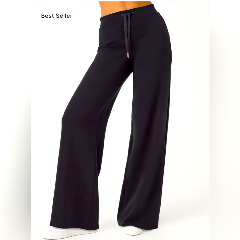 NWT Spanx Air Essentials Wide Leg Pant
COLOR: VERY BLACK / DARK ASH HEATHER